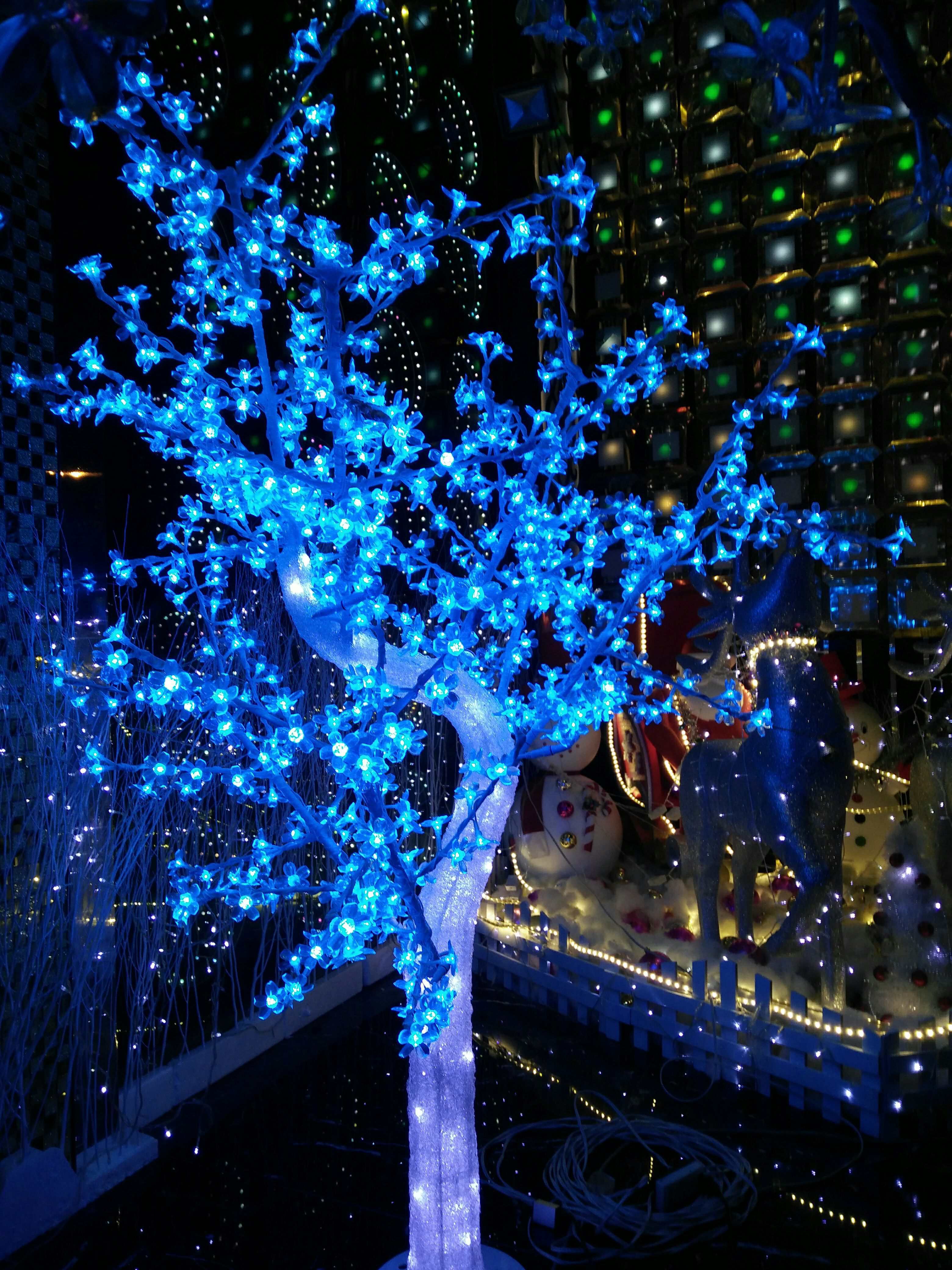 den_cay_hoa_dao_-_cay_hoa_den_led_tuyet_1